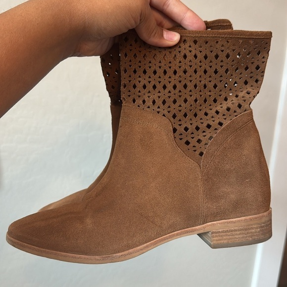 Michael Kors Sunny Caramel Suede Ankle Bootie Size 7.5 - Picture 5 of 9